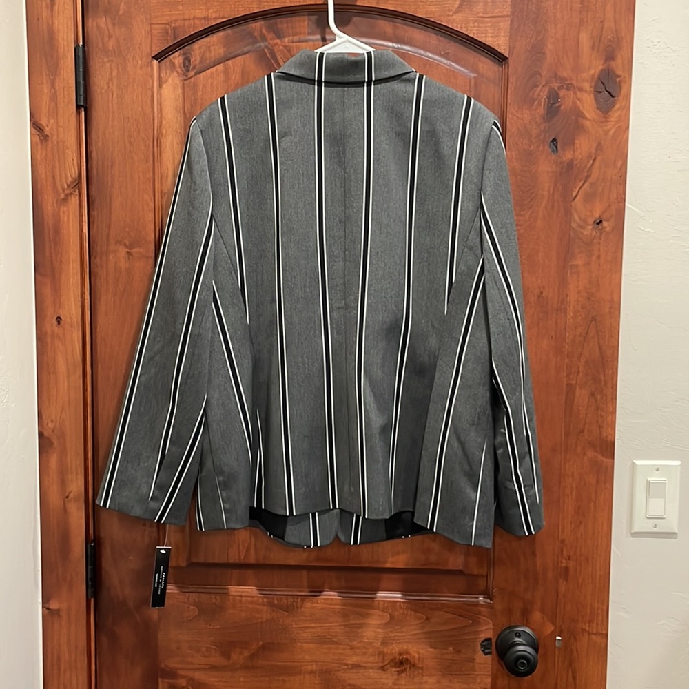 Women’s Jacket - Picture 5 of 5
